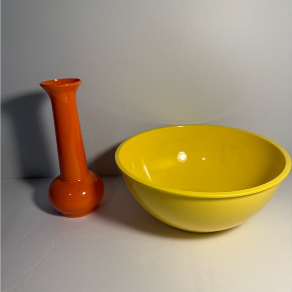 Retro Bowl and Vase Hard Plastic - Picture 1 of 8
